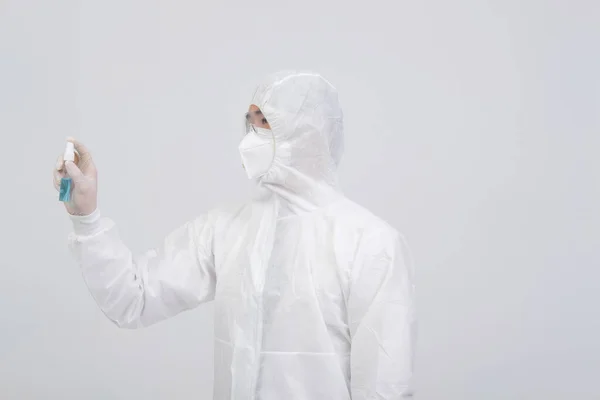 Άνθρωπος Γιατρός Φορώντας Βιολογικά Προστατευτική Στολή Ενδυμασία Κοστούμι Μάσκα Γάντια — Φωτογραφία Αρχείου