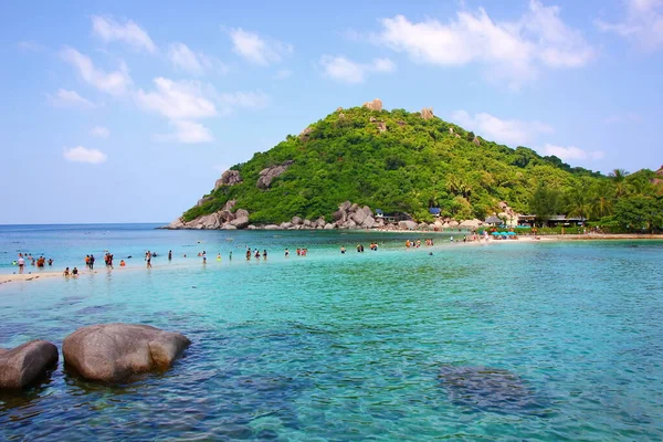 Yabancı Turistler Dinlenmeyi Güneşlenmeyi Dalmayı Dalmayı Güzel Denizde Dalış Yapmayı — Stok fotoğraf