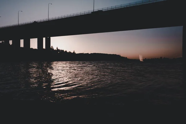 Ηλιοβασίλεμα Γέφυρα Και Λίμνη Χρώματα Ορίζοντα — Φωτογραφία Αρχείου