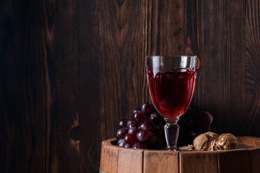 Eski kırmızı şarap.