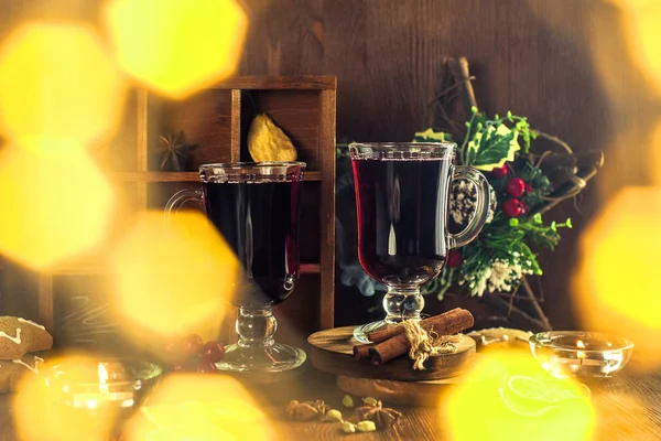 Mulled wine in a glass glass. — Stock Photo, Image