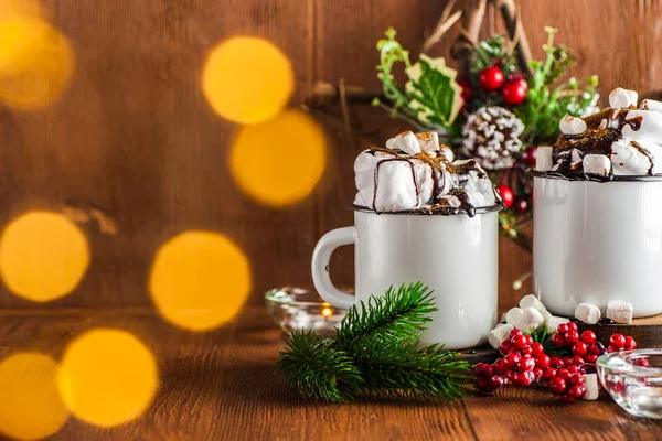 Bardakta sıcak bir Noel içkisi.