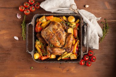 tüm tavuğu sebzeyle pişirdim.. 