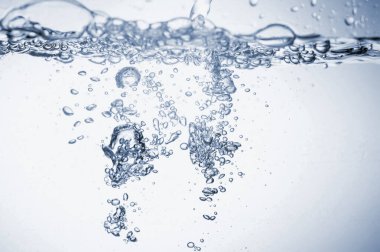 Su kabarcıklarla doluyor.. 