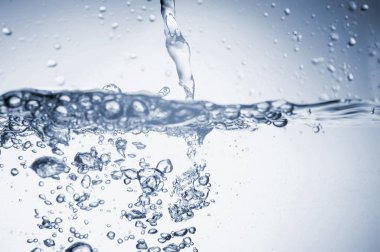 Su kabarcıklarla doluyor.. 