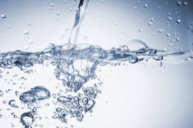 Su kabarcıklarla doluyor.. 