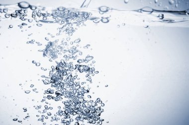 Su kabarcıklarla doluyor.. 