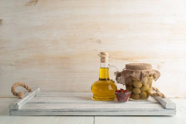 Ev yapımı konserve konserve ve mayalanmış sebzeler.