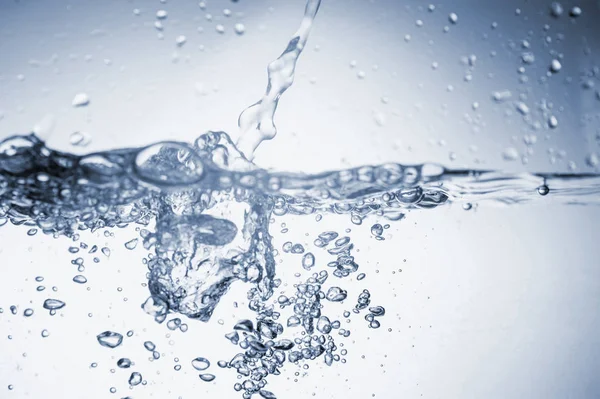 Vattenstänk med bubblor. — Stockfoto