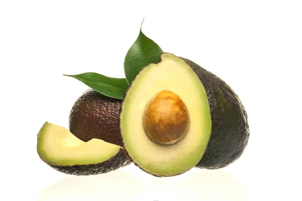Snijd Avocado Vers Fruit Met Groene Bladeren Een Halve Avocado — Stockfoto