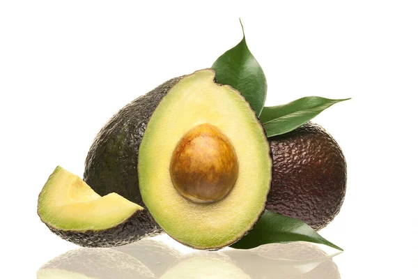 Avocado Scheiben Schneiden Frische Früchte Mit Grünen Blättern Eine Halbe — Stockfoto