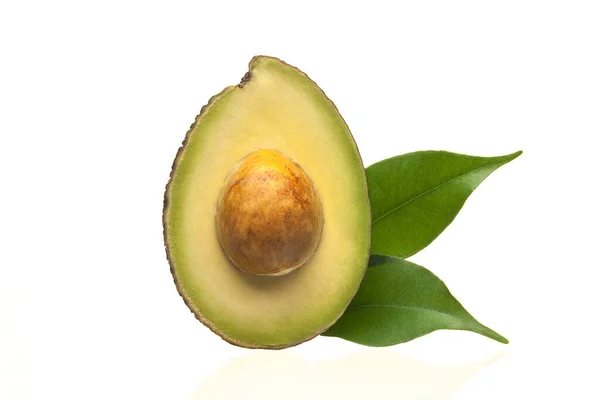 Snijd Avocado Vers Fruit Met Groene Bladeren Een Halve Avocado — Stockfoto