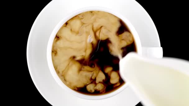 Copa Café Vista Superior Crema Caliente Vierte Café Convierte Hermoso — Vídeo de stock