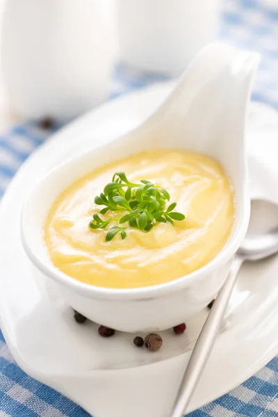 Σάλτσα Ολαντέζ Κλασική Σάλτσα Γαλλικής Κουζίνας Σάλτσα Γάλακτος Από Βούτυρο — Φωτογραφία Αρχείου