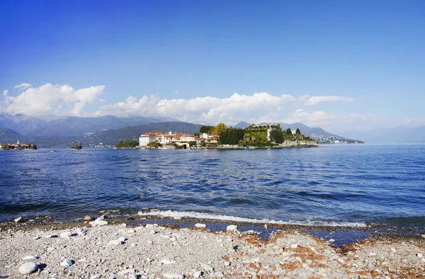 Isola Bella Lake Maggiore Stresa kasabadan kıyıdan gördüm — Stok fotoğraf