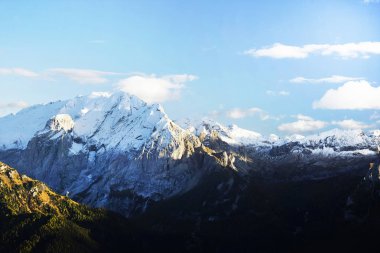 Sonbahar Marmolada ridge dağda