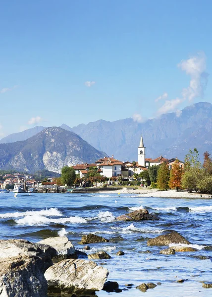 20 Ekim 2016, İtalya. Isola dei Pescatori (Fishermens ada), Lago Maggiore, İtalya, Avrupa görünümü. — Stok fotoğraf