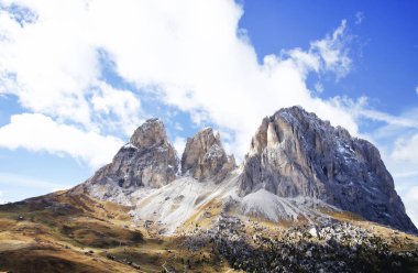 Langkofel grubu (İtalyanca: Gruppo del Sassolungo) (Batı) Dolomites massif