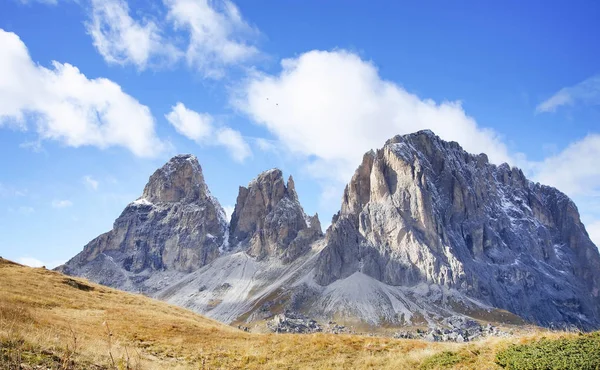 A Langkofel csoport (olaszul: Gruppo del Sassolungo) a massif a (nyugati) Dolomitok — Stock Fotó