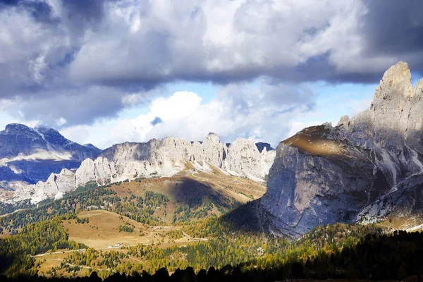 Paysage des Dolomites italiennes — Photo
