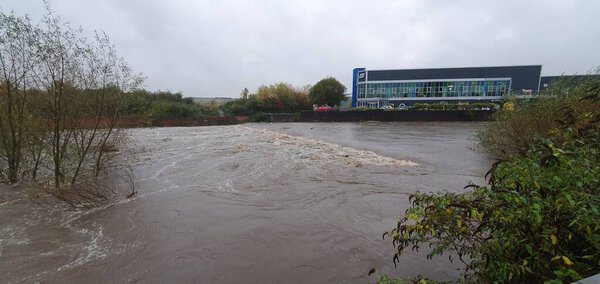 Sheffield, UK - 7th November 2019: Sheffield floods and the river Don breaks it banks after heavy rainfall in South Yorkshire, UK. 