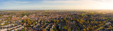 Beverley kasabası ve Minster 'ın Kasım 2019' da gökyüzünden çekilmiş panoramik görüntüleri. Doğu Yorkshire, Uk 'taki küçük bir pazar kasabasının üzerinde güzel sonbahar renkleri var.