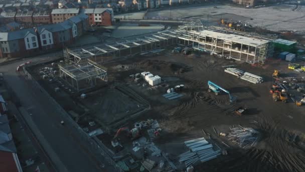 Rotherham, Reino Unido - 30 de noviembre de 2019: Vista aérea de los trabajos de construcción en la nueva escuela Waverley Juniour Academy, Rotherham, South Yorkshire — Vídeos de Stock