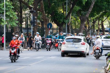 Başkent Hanoi, Vietnam 'da trafik yoğun.