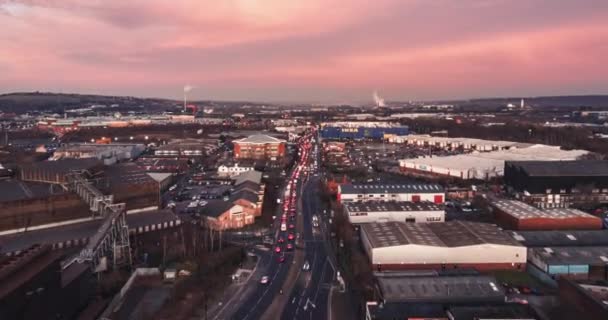 Sheffield, Uk - 17. prosince 2019: Časová prodleva ukazující rušný provoz vánoční dopravní špičky během krásného západu slunce v prosinci 2019 — Stock video