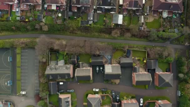 Aerial 4k légy házak és kertek felett Chester City, Cheshire, Uk karácsony napján, december 2019 — Stock videók