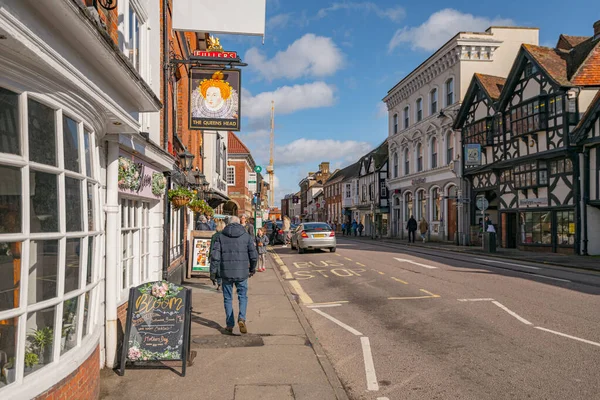 영국 의 Farnham, 2020 년 2 월 29 일 : Farnham town centre and backstreets in Surrey, UK. 겨울. — 스톡 사진