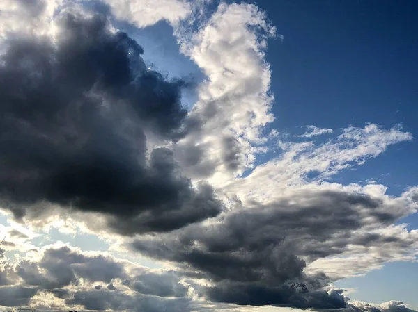 青い空と白い雲. — ストック写真