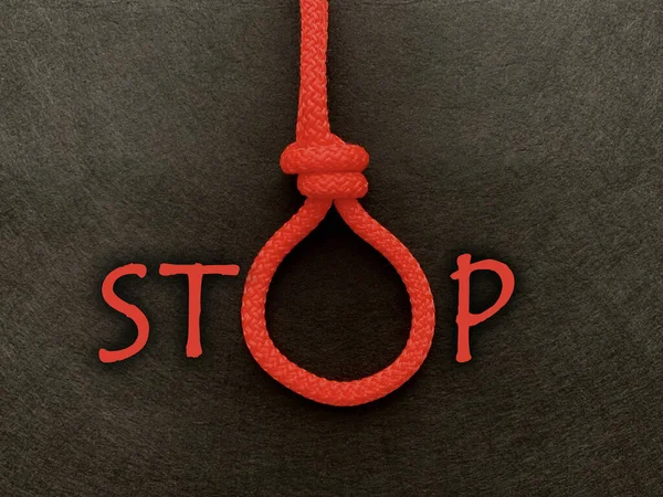 Un cappio di corda con la parola "Stop". Corda luminosa con un cappio, su uno sfondo scuro. Concetto: nessuna morte . — Foto Stock