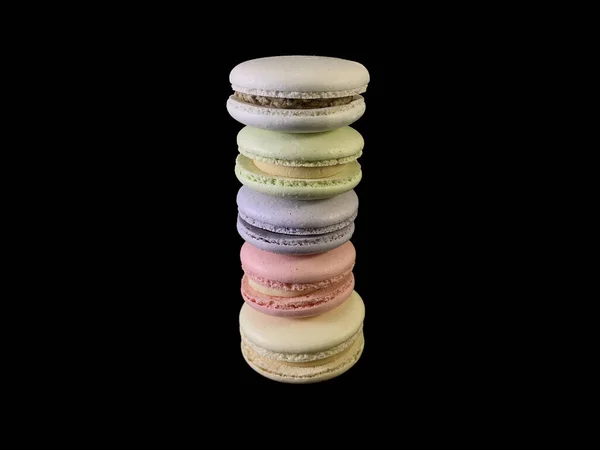 Macarons Saborosos Multicoloridos Fundo Preto Macarons Franceses Coloridos Vários Gostos — Fotografia de Stock