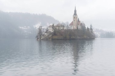 Kış sis, Triglav Ulusal Parkı Slovenya Lake Bled