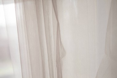 şeffaf şifon tül desenli beyaz çizgili arkaplan.