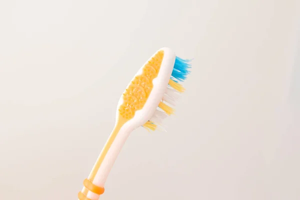 Οδοντόβουρτσα Για Τον Καθαρισμό Της Γλώσσας Close Λευκό Φόντο — Φωτογραφία Αρχείου