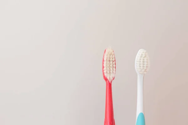 Red Blue Toothbrushes Gray Background Old New Toothbrush Oral Hygiene — Stock Photo, Image