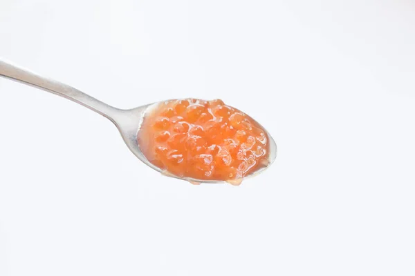 Caviar Vermelho Uma Colher Metálica Close Fundo Branco Banco Com — Fotografia de Stock