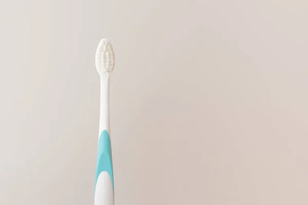 Κομψή Οδοντόβουρτσα Λευκό Φόντο Χώρο Κειμένου Mock Κάρτα Χώρο Αντιγραφής — Φωτογραφία Αρχείου