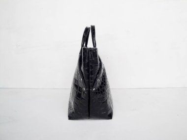  Siyah el yapımı kadın alışveriş çantası timsah derisinden yapılmış deri çanta, patent derisi aksesuar..
