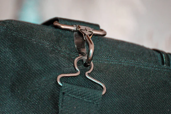 Τσάντα Μαύρη Ζώνη Σχοινί Ιμάντα Κορδόνι Κρέμονται Μεταλλικό Κούμπωμα Snap — Φωτογραφία Αρχείου