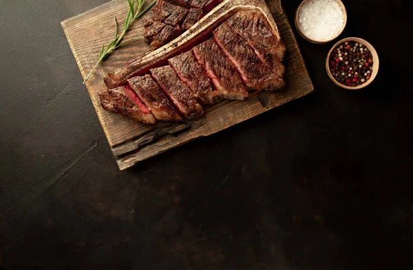 Steak Koření Tmavém Pozadí — Stock fotografie