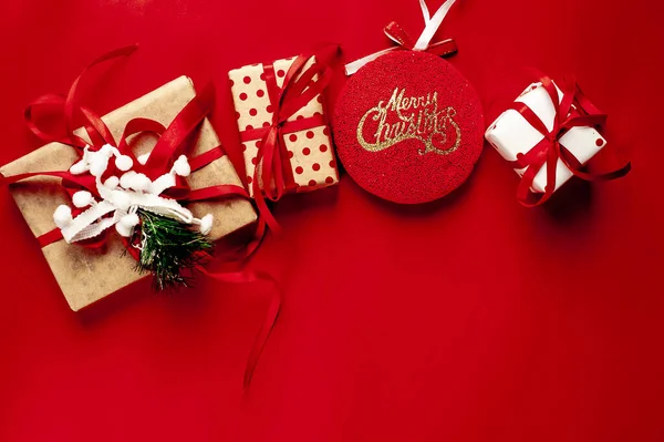 Decoraciones Navidad Sobre Fondo Rojo — Foto de Stock