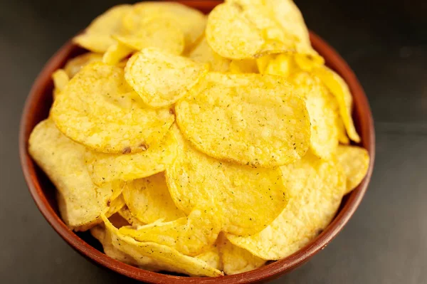 Potato Chips Black Stone Background Junk Food — Stock Photo, Image