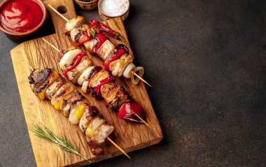 Barbekü soslu ızgara şiş.