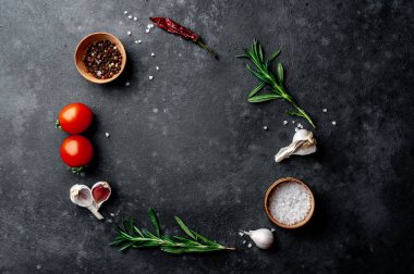 Kopya alanı olan domates ve baharatlardan yapılmış çerçeve