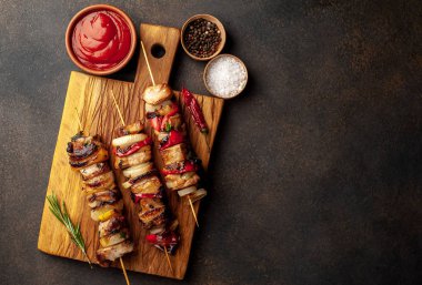 Barbekü soslu ızgara şiş.