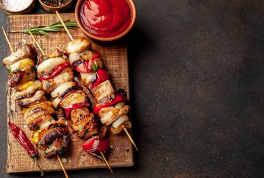 Barbekü soslu ızgara şiş.