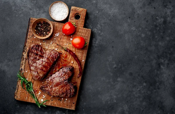 Carne Parrilla Tablero Madera Para Día San Valentín — Foto de Stock